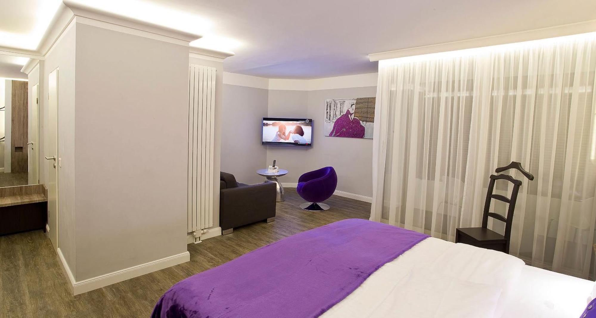 Hotel Plaza Design 4*